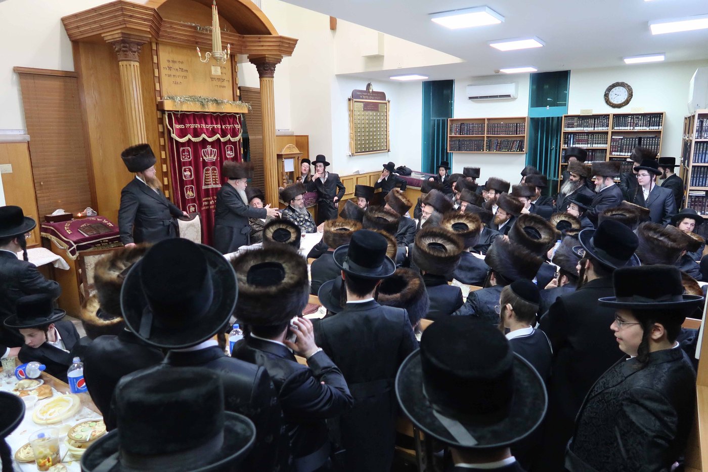 שלושת האדמו"רים מבוסטון ב'מלווה מלכה'; תיעוד