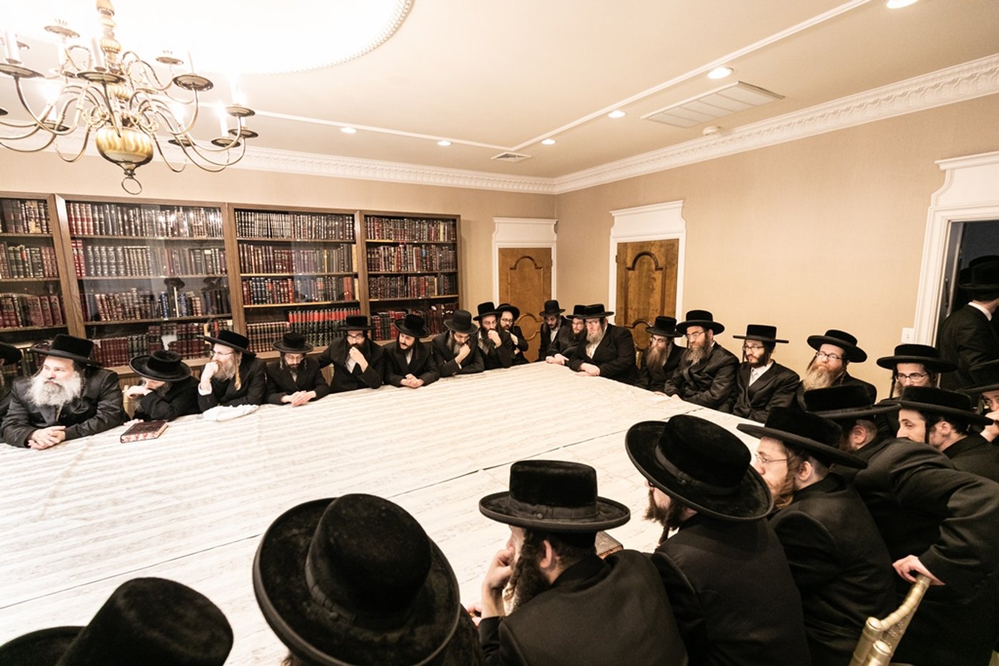 כך קיבלו חסידי סאטמר את 23 התקנות החדשות