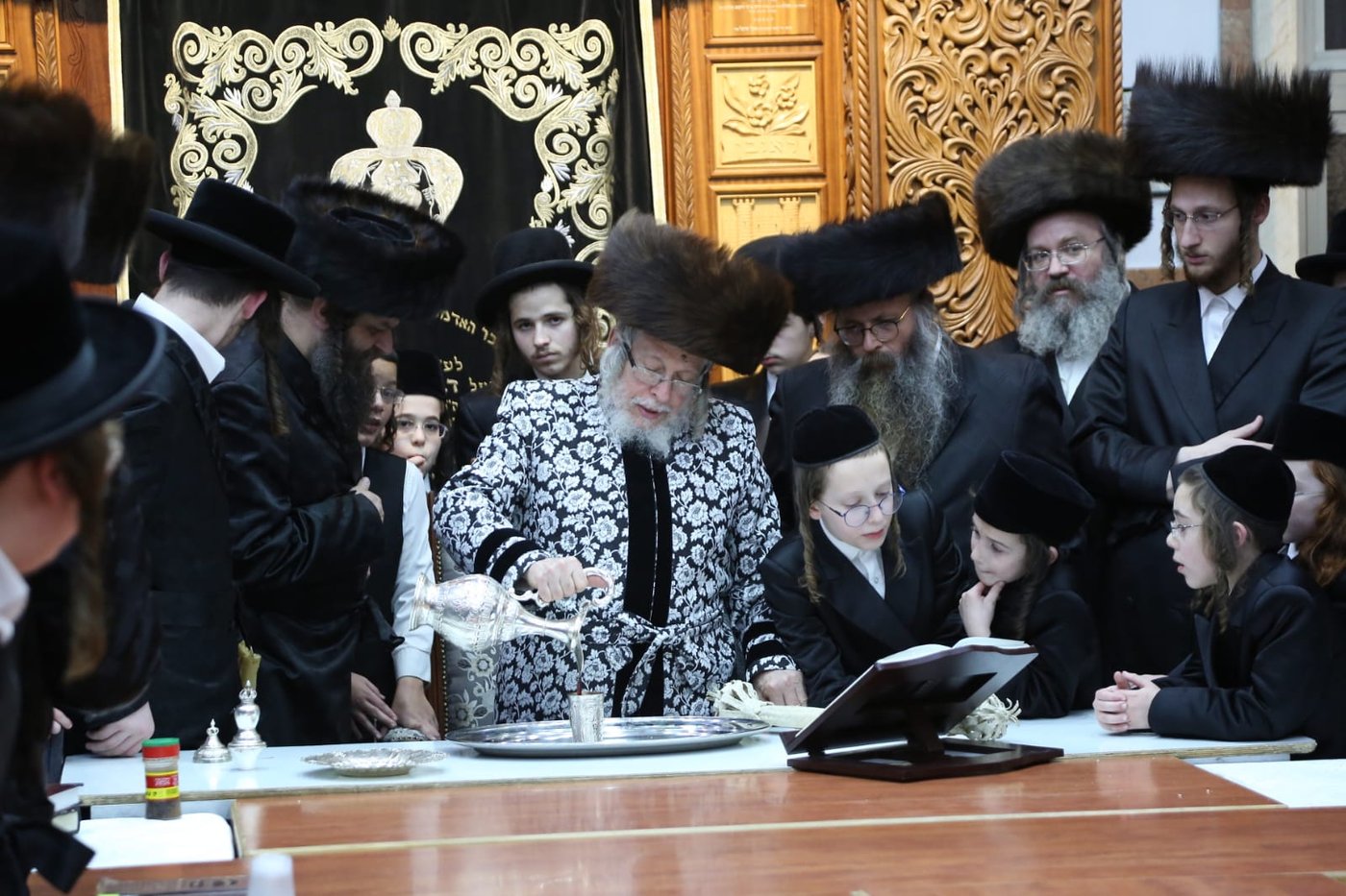 האדמו"ר מסטראפקוב שבת בבני ברק; צפו