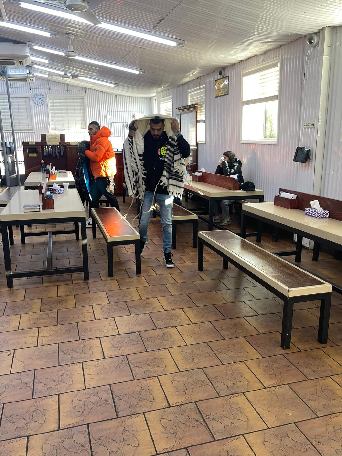 הזמר הפופולרי הגיע להתפלל בציון הרבי מליובאוויטש זי"ע