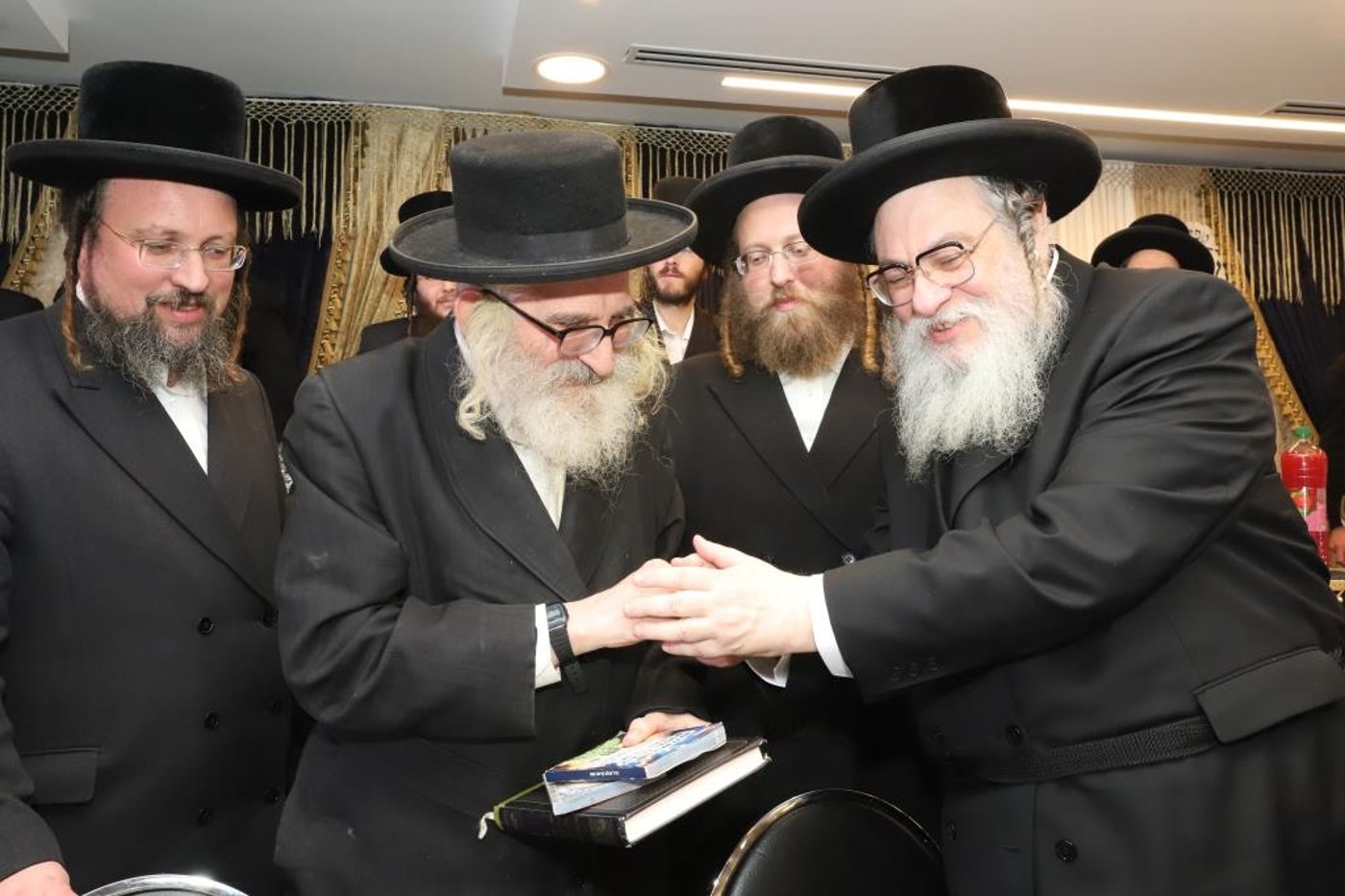 במעמד מיוחד: סיום 'קידושין' בישיבת 'מאירת עיניים' ברסלב