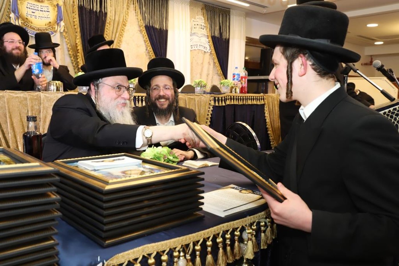 במעמד מיוחד: סיום 'קידושין' בישיבת 'מאירת עיניים' ברסלב
