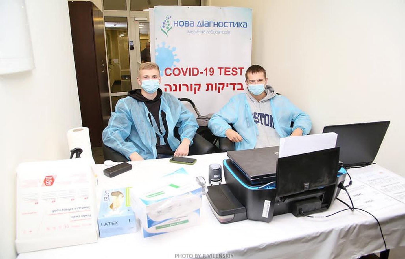 המונים פוקדים את ציונו של "בעל התניא" • צפו