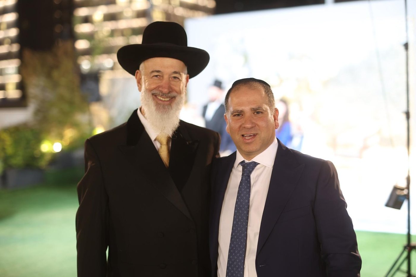 בן הרב התחתן עם בתו של יו"ר זק"א • צפו