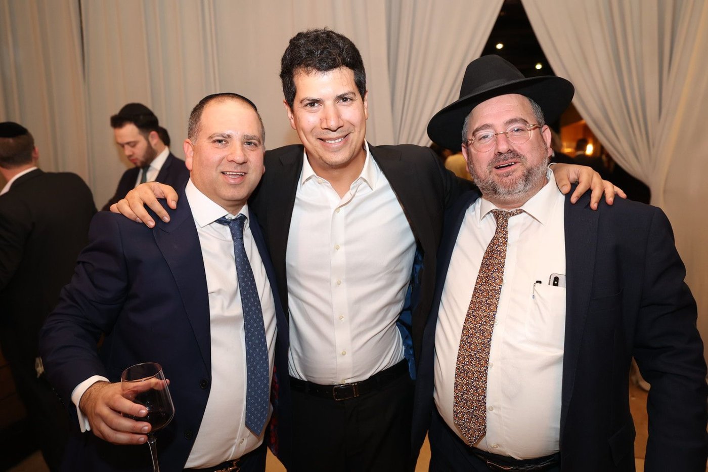 בן הרב התחתן עם בתו של יו"ר זק"א • צפו