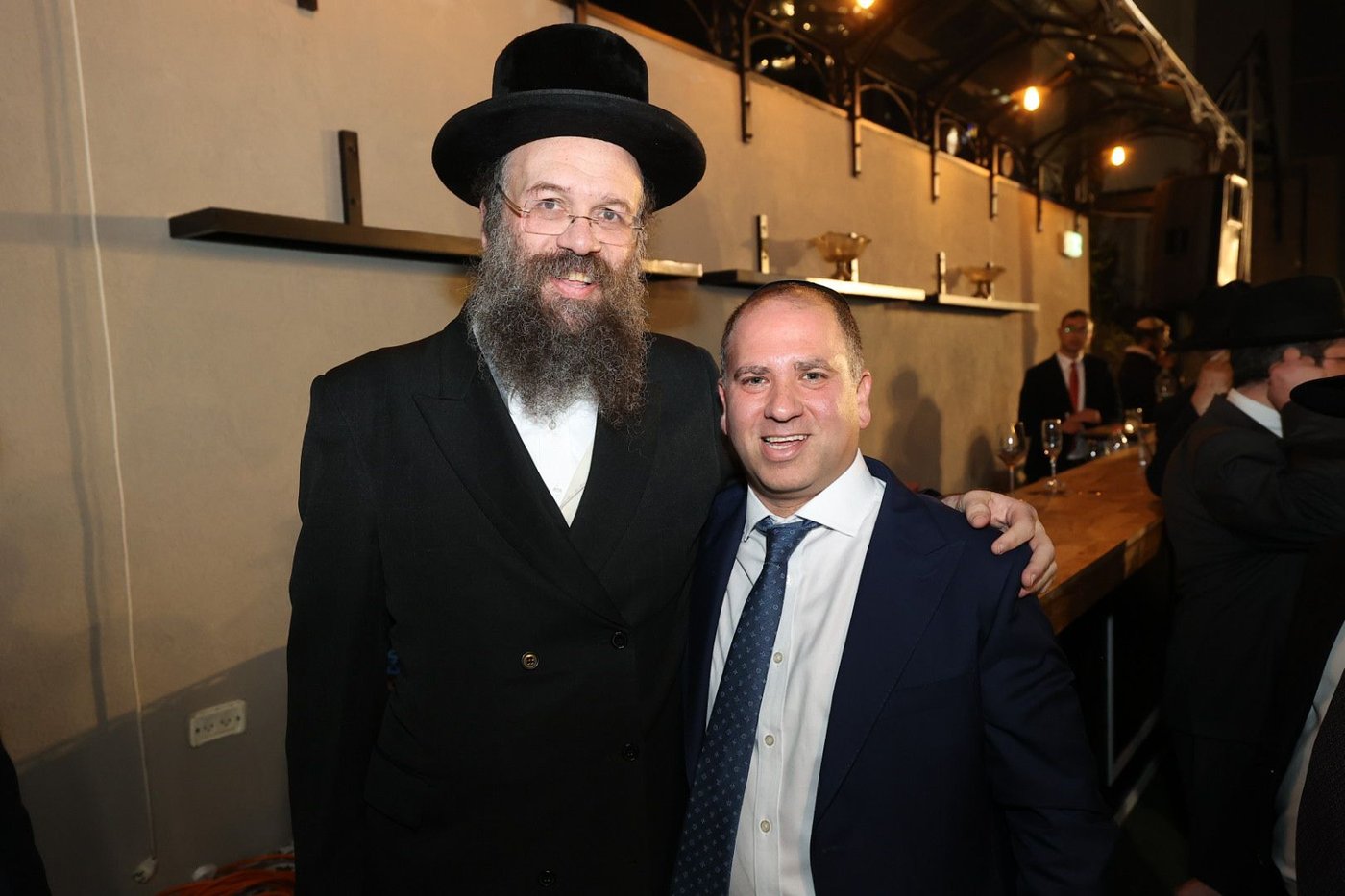 בן הרב התחתן עם בתו של יו"ר זק"א • צפו