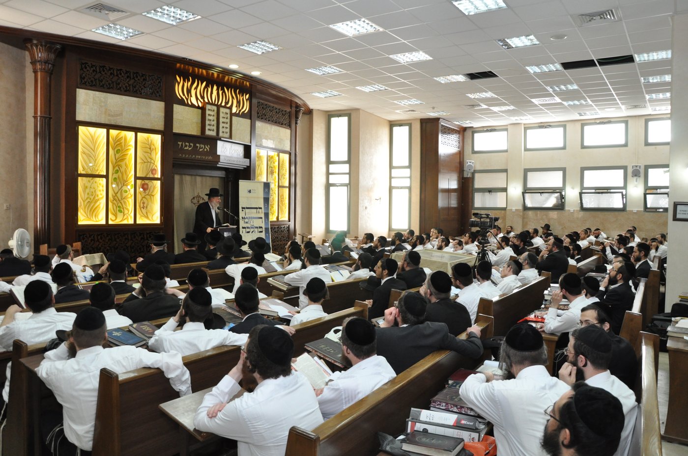 משתתפי שיעורו של הגר"י לוקסנבורג