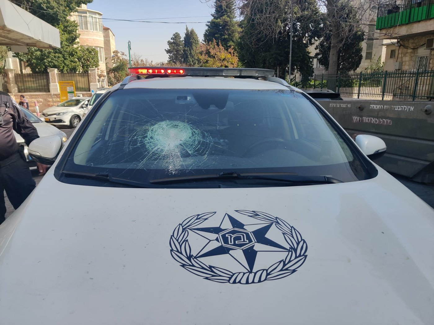 מאה שערים: שוטרים הוזעקו למאפייה - והותקפו