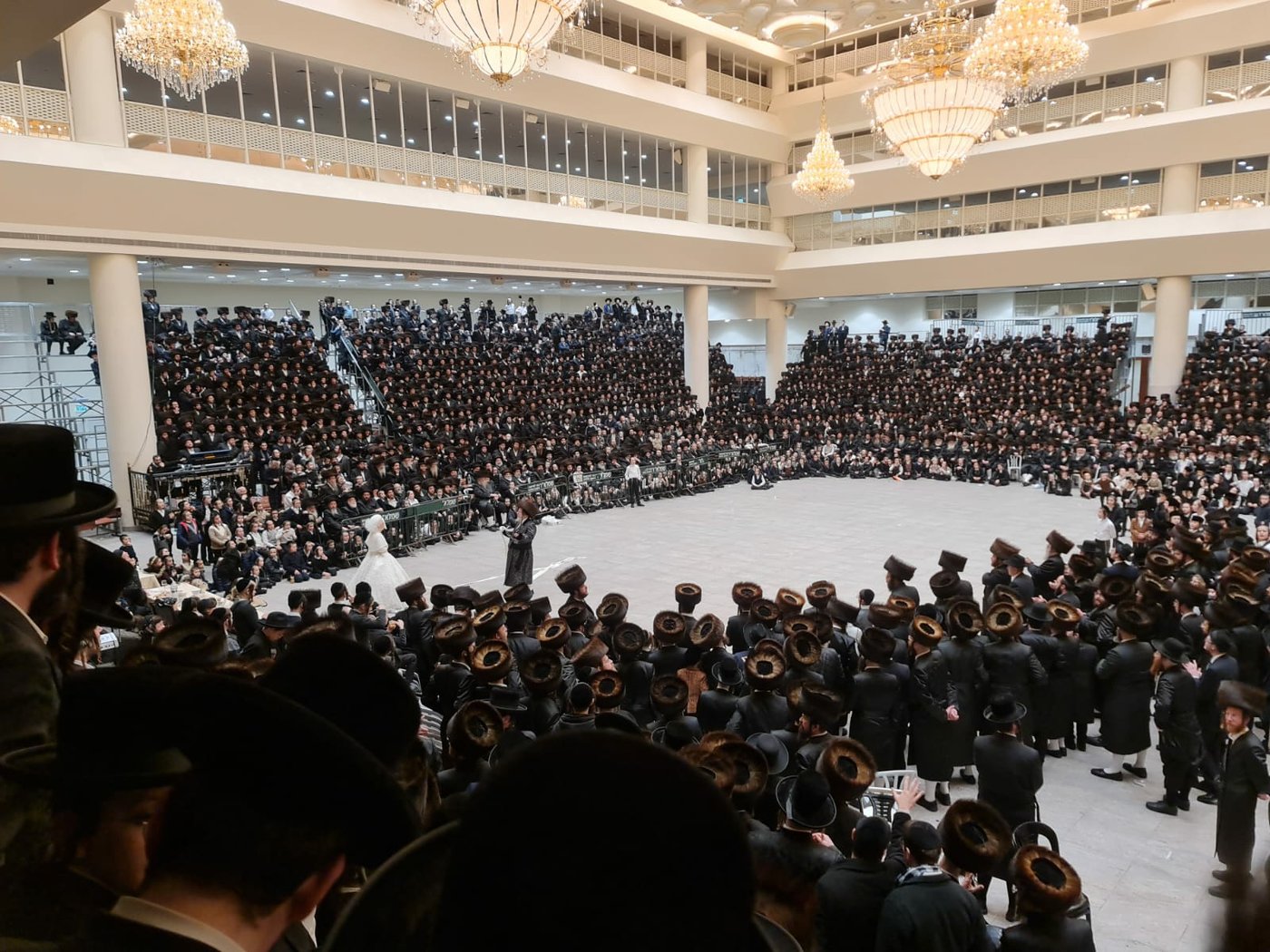שמחת החתונה בחצרות ויז'ניץ - ביאלה ב"ב