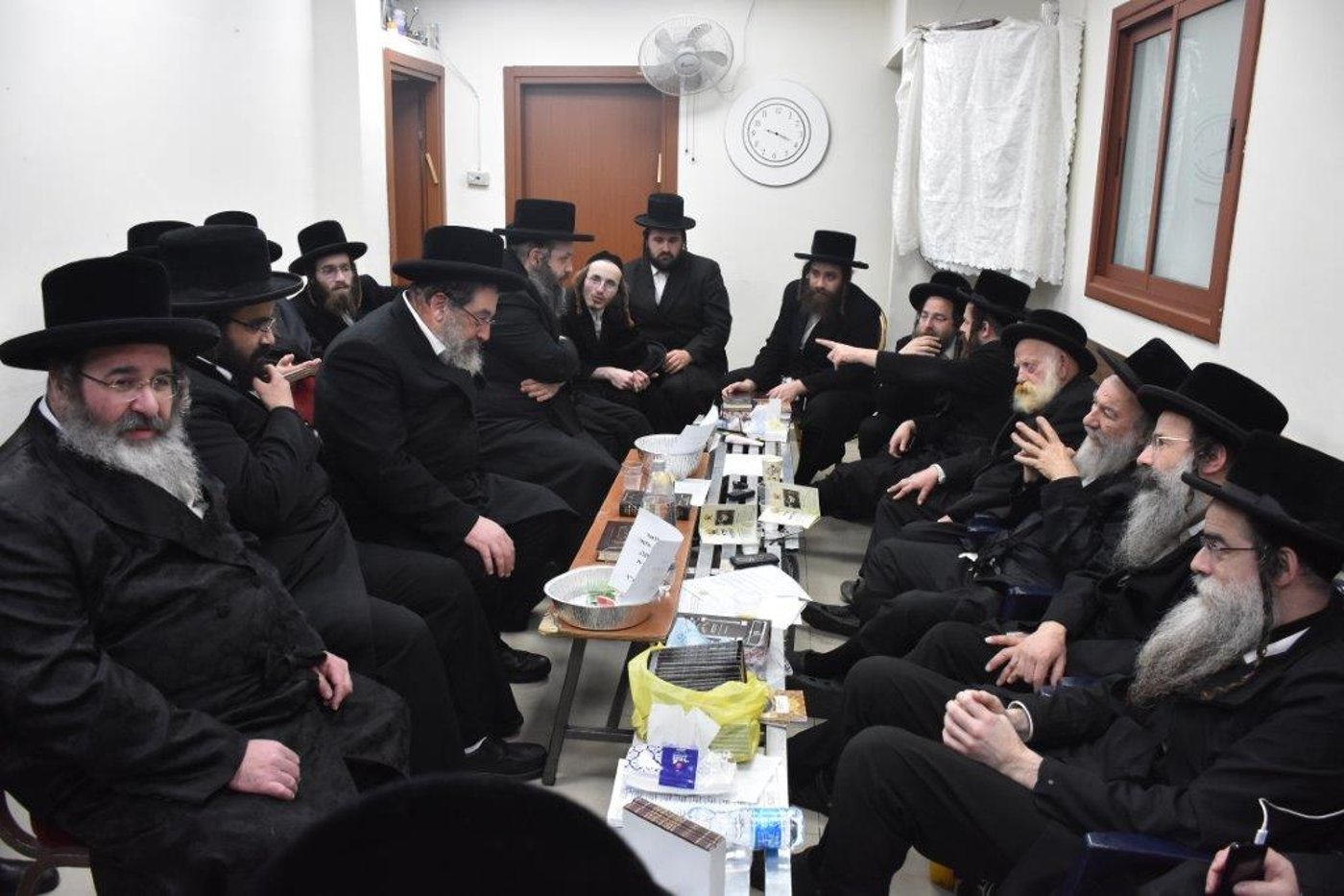 אלפים ניחמו את האדמו"ר מאשלג • תיעוד