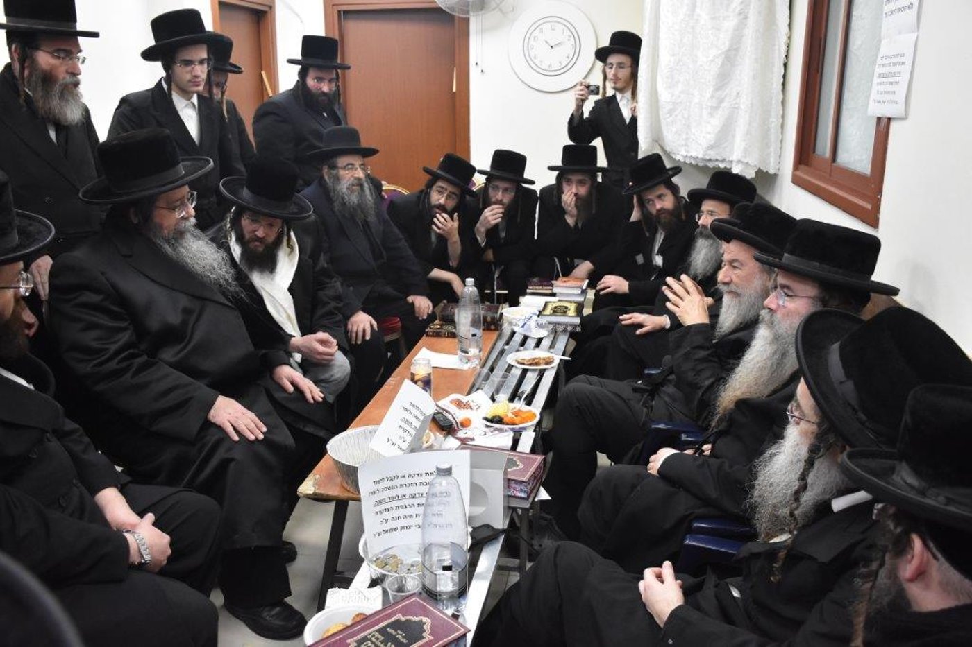 אלפים ניחמו את האדמו"ר מאשלג • תיעוד