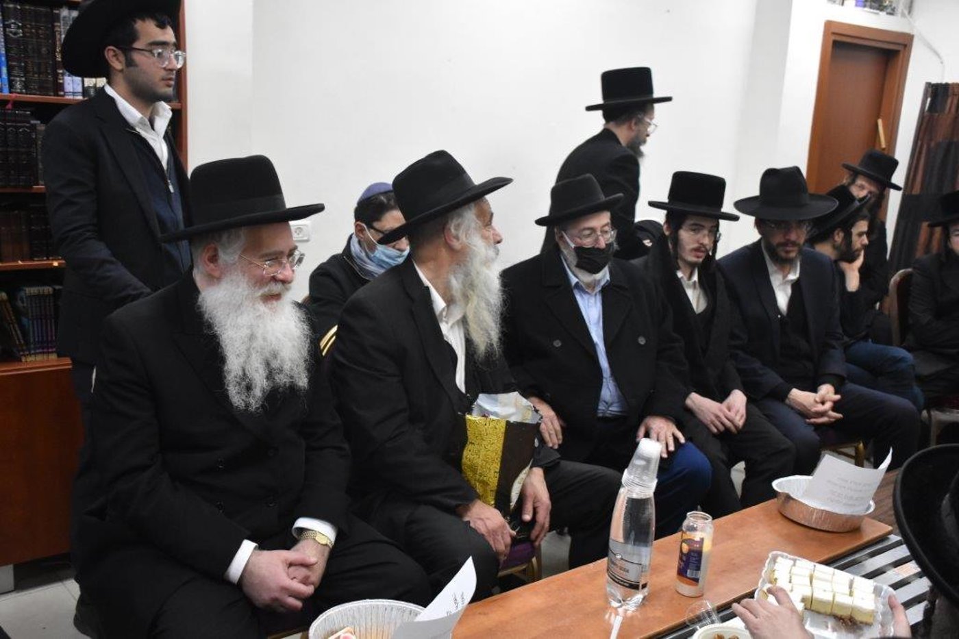 אלפים ניחמו את האדמו"ר מאשלג • תיעוד
