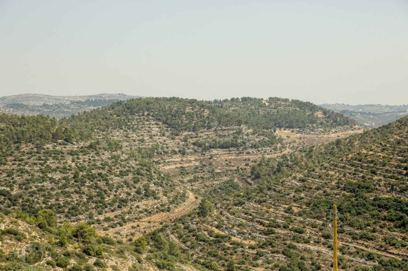 טופוגרפיה חריפה לא משאירה הרבה אפשרויות למיקום של כביש מזרח-מערב בהרי שומרון הדרומיים