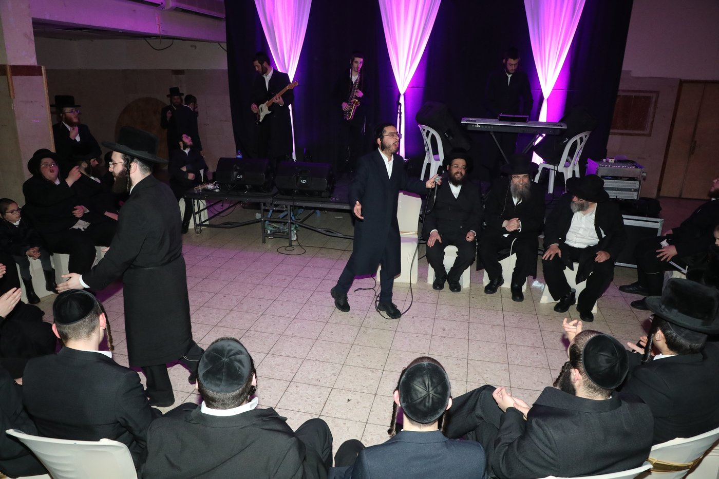תיעוד: בחורי ישיבת 'תורת חיים' חגגו סיום מסכת