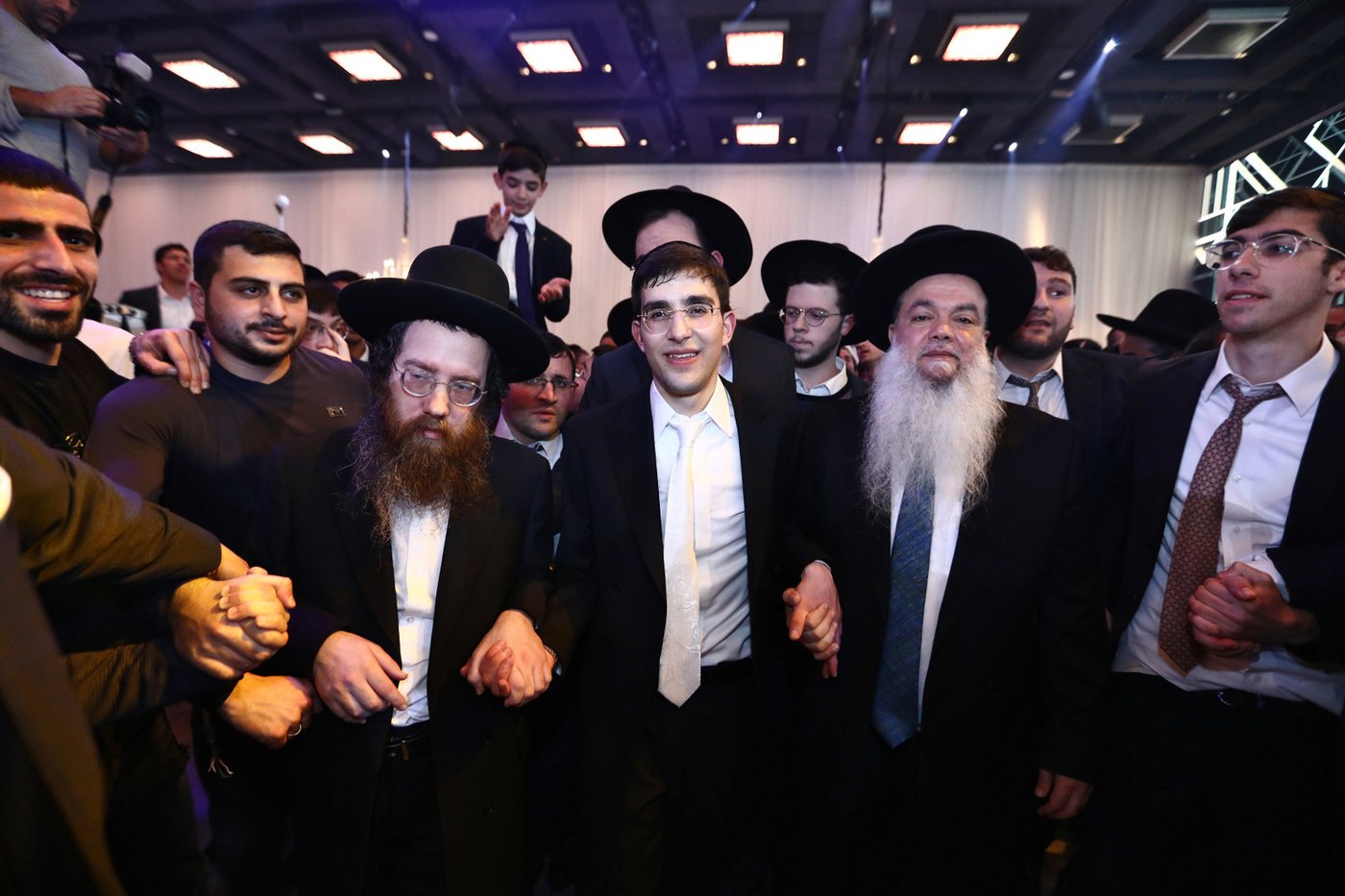 מזכה הרבים הרב יגאל כהן חיתן את בתו הבכורה • תיעוד