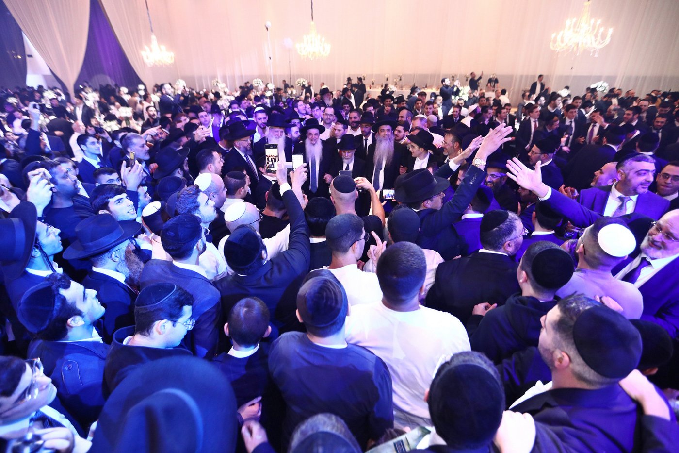 מזכה הרבים הרב יגאל כהן חיתן את בתו הבכורה • תיעוד