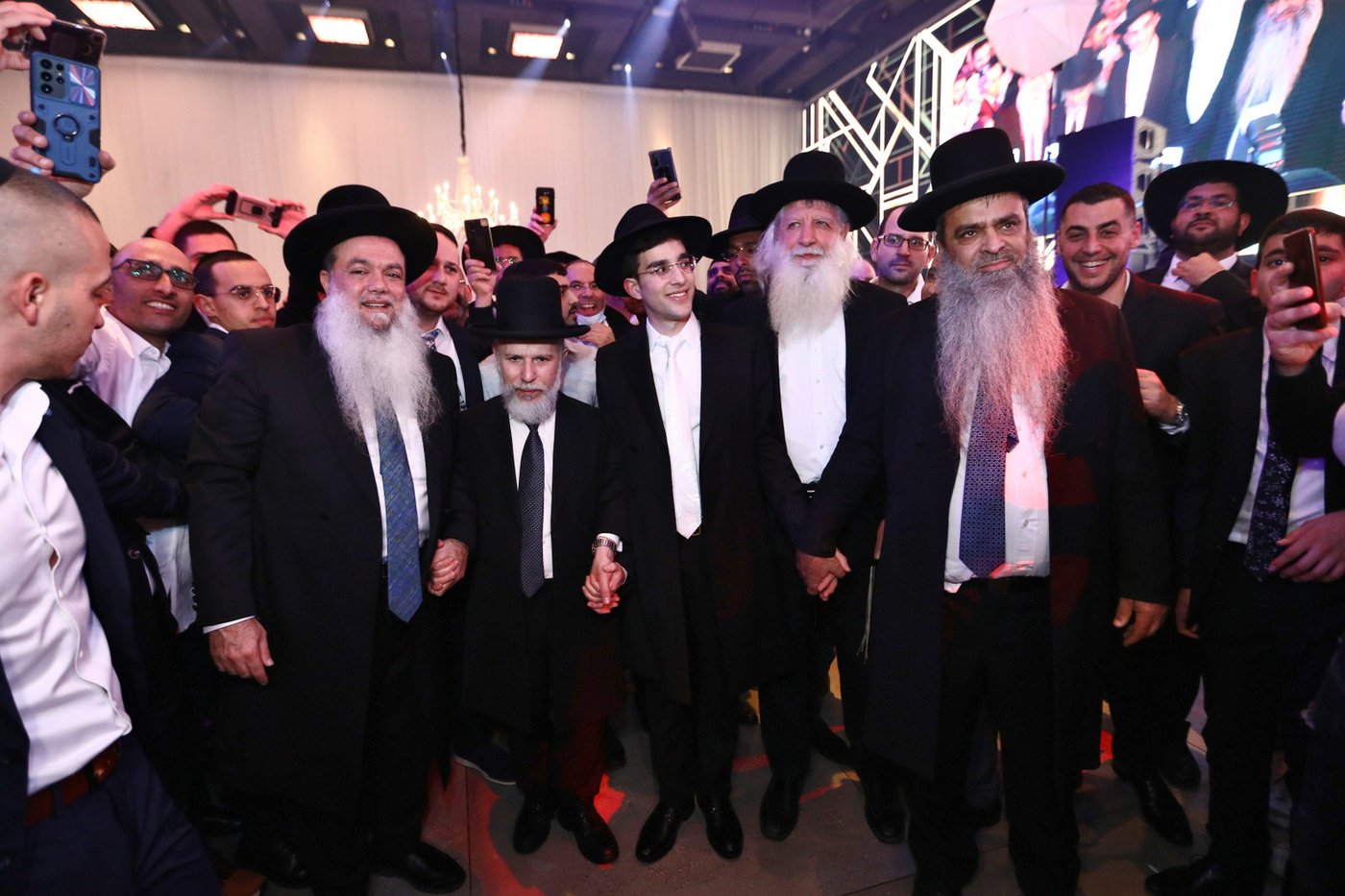 מזכה הרבים הרב יגאל כהן חיתן את בתו הבכורה • תיעוד