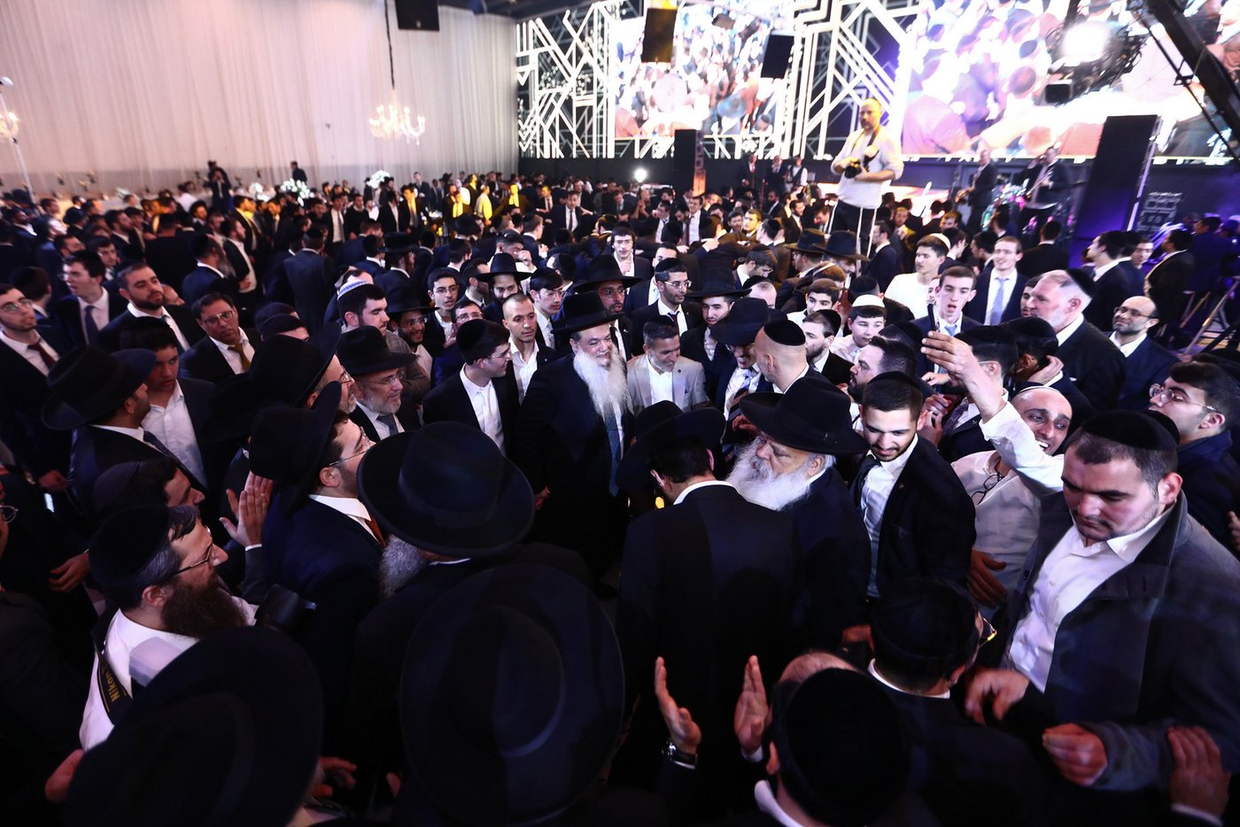 מזכה הרבים הרב יגאל כהן חיתן את בתו הבכורה • תיעוד