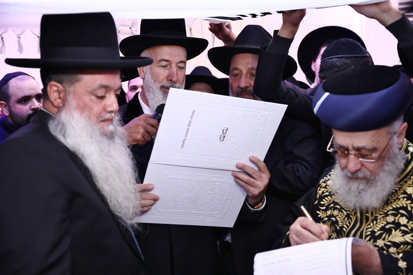 מזכה הרבים הרב יגאל כהן חיתן את בתו הבכורה • תיעוד