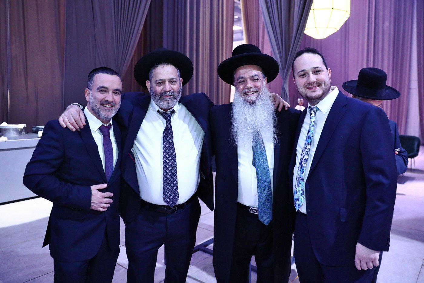 מזכה הרבים הרב יגאל כהן חיתן את בתו הבכורה • תיעוד