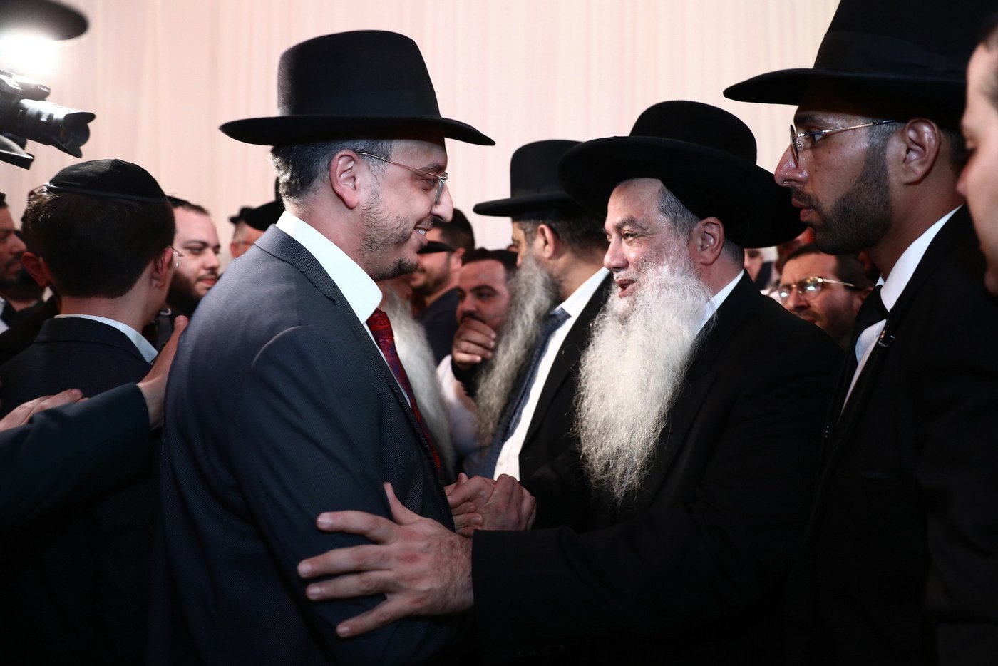 מזכה הרבים הרב יגאל כהן חיתן את בתו הבכורה • תיעוד