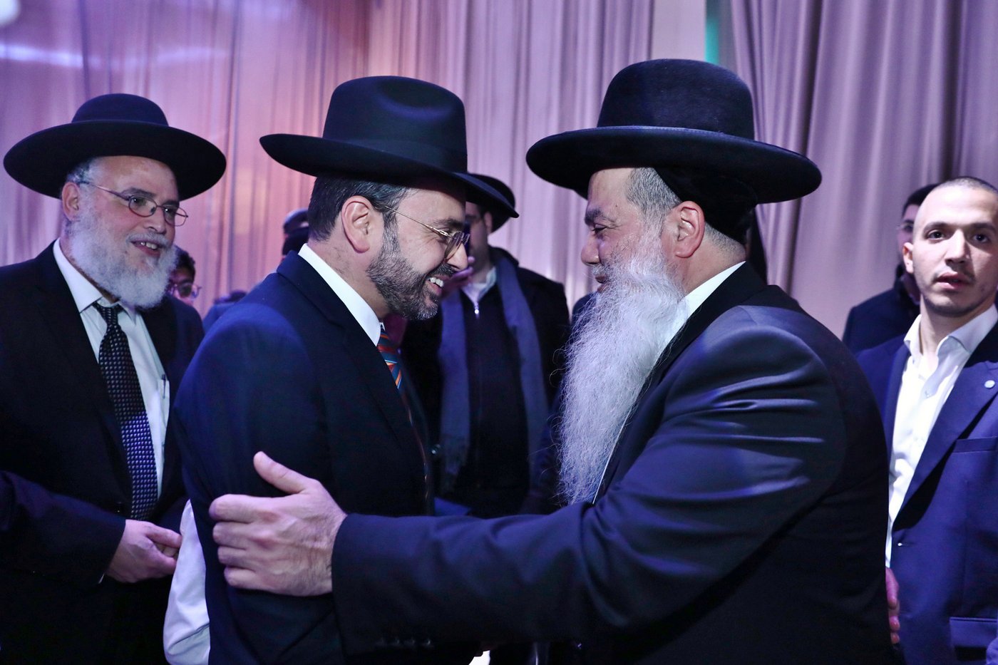 מזכה הרבים הרב יגאל כהן חיתן את בתו הבכורה • תיעוד