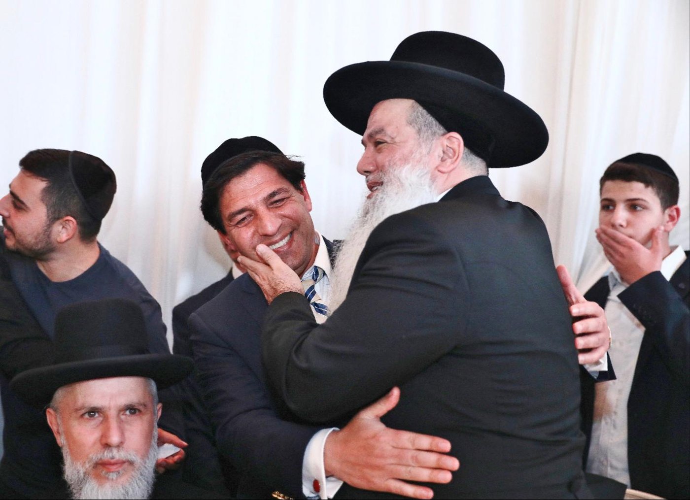 מזכה הרבים הרב יגאל כהן חיתן את בתו הבכורה • תיעוד