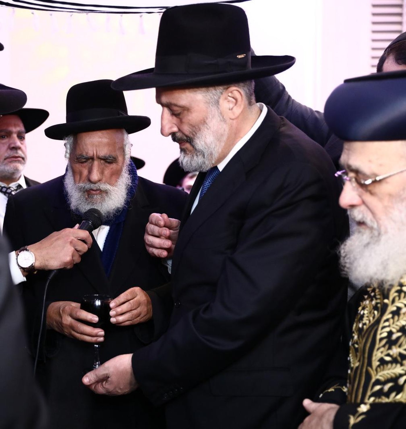 מזכה הרבים הרב יגאל כהן חיתן את בתו הבכורה • תיעוד