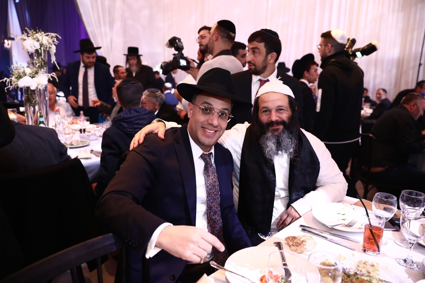 מזכה הרבים הרב יגאל כהן חיתן את בתו הבכורה • תיעוד
