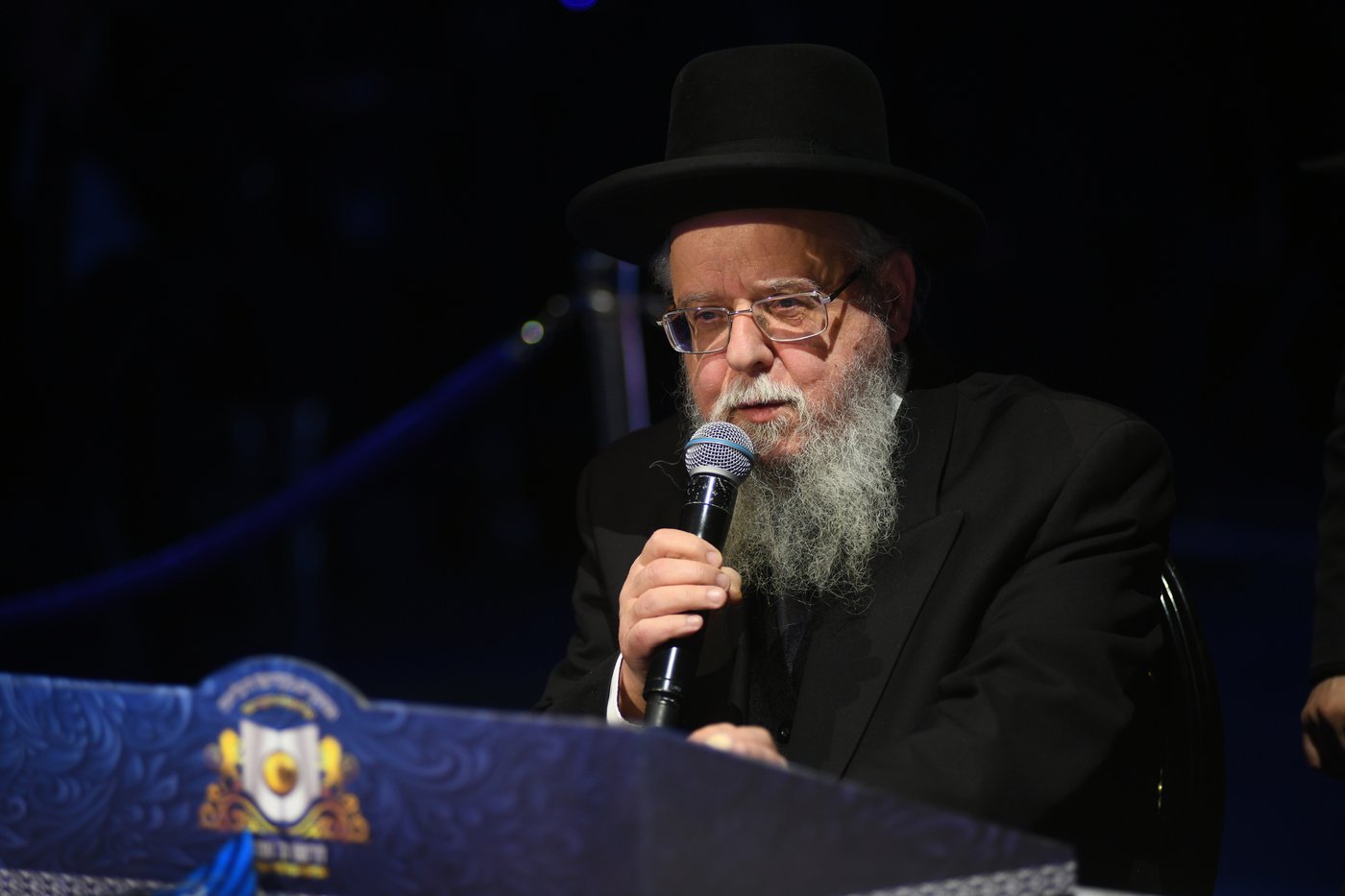דרשו ה' ועוזו: רבבות חגגו את סיום 'הדף היומי בהלכה'; צפו