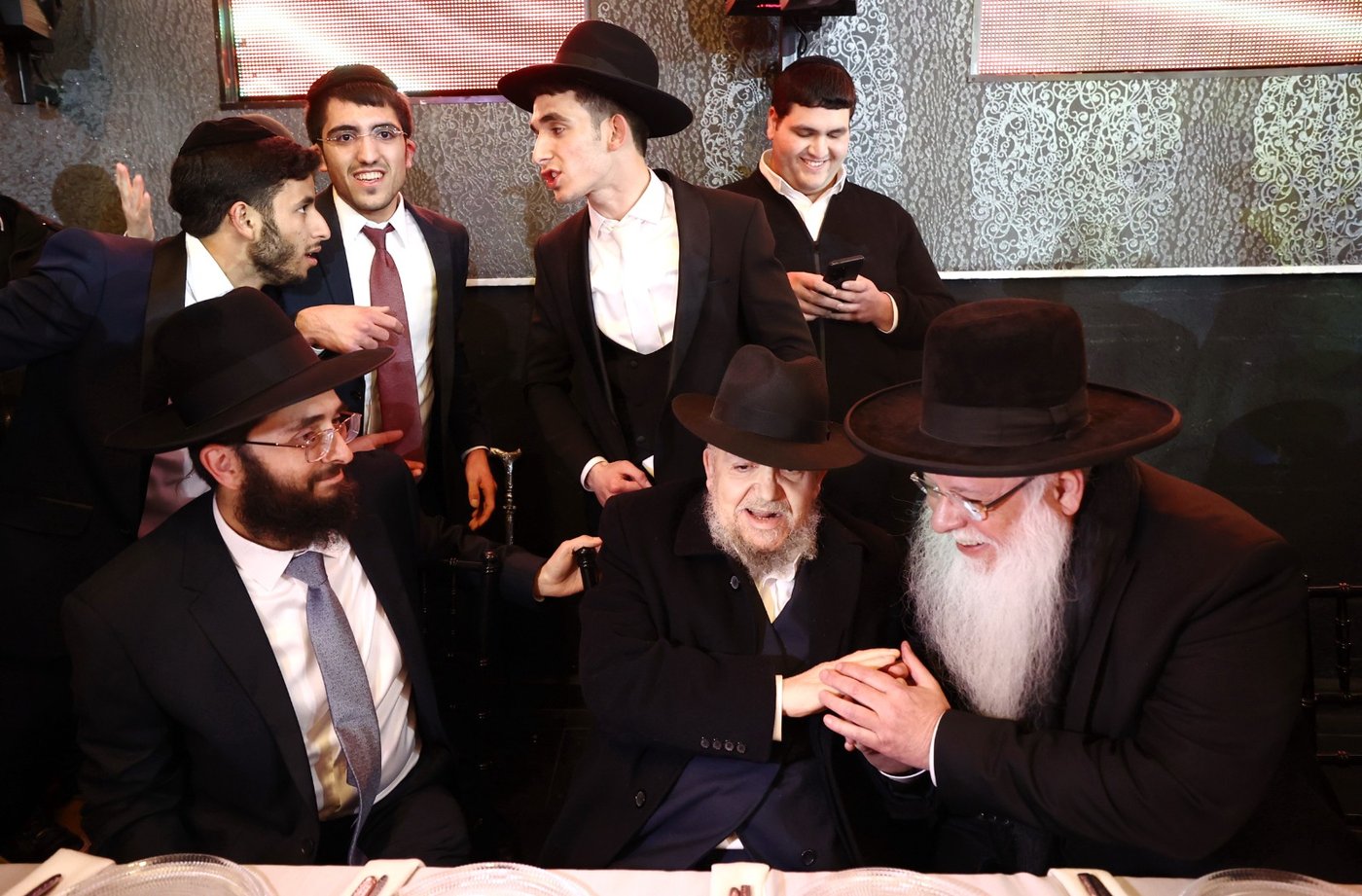 ידוענים, רבנים ואישי ציבור בחתונת נכד הרב מאזוז