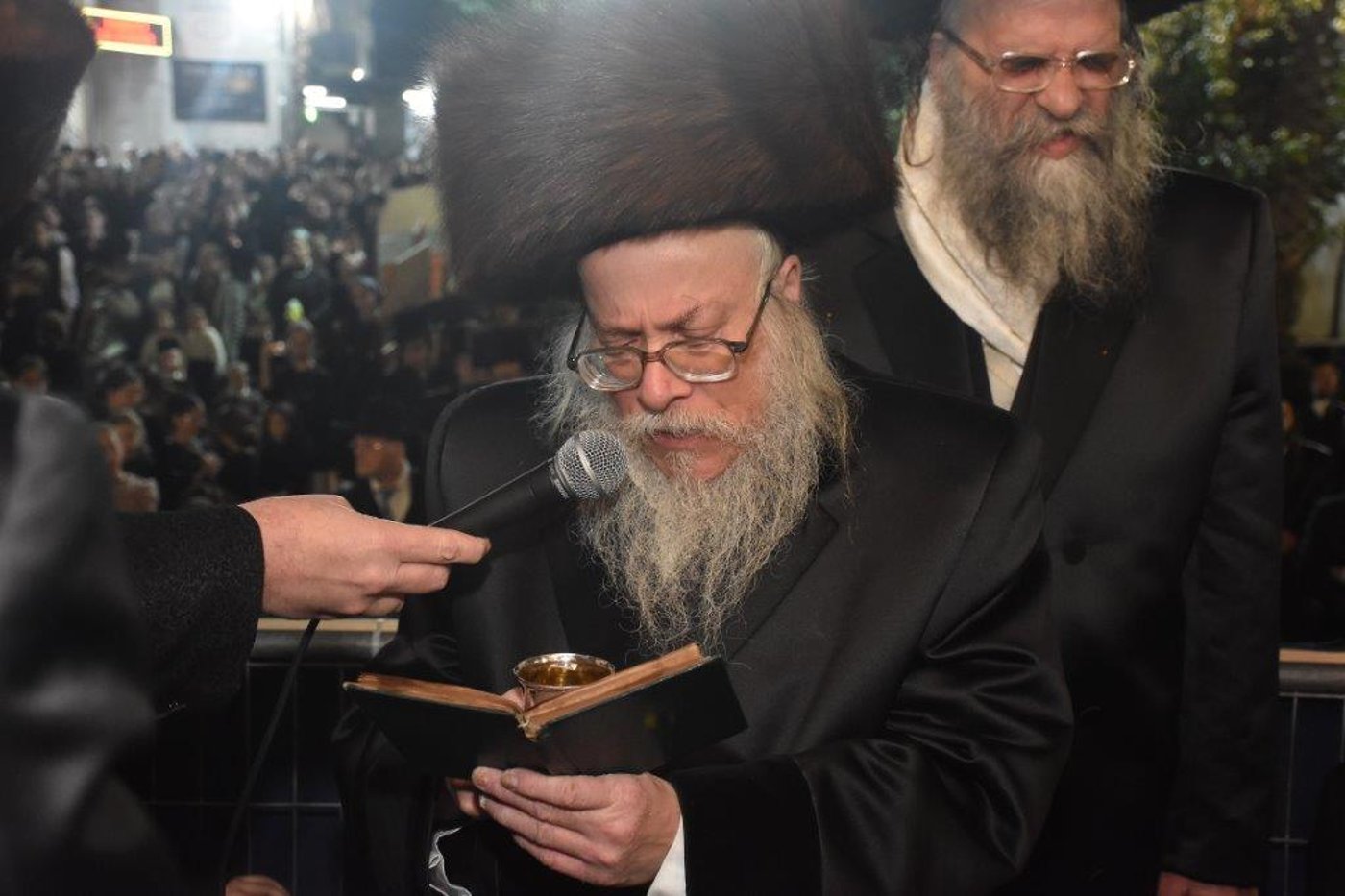 תיעוד: שמחת החתונה בחצרות מאקאווא - שאץ