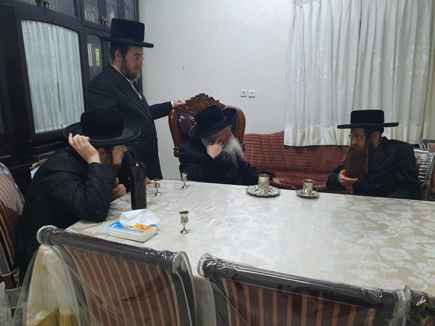 הרבי מקרעטשניף קרית גת ביקר את אחיו שבירך את ה'הויז בחור'