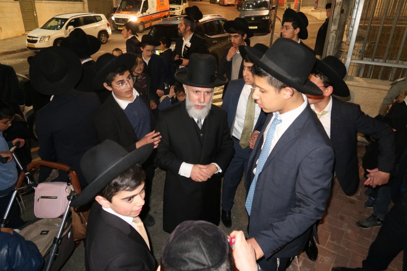 הראשון לציון השתתף: הכנסת ספר תורה לישיבת 'עטרת ראובן'