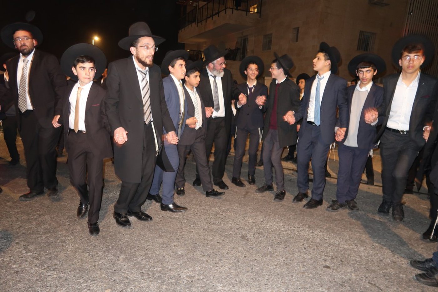 הראשון לציון השתתף: הכנסת ספר תורה לישיבת 'עטרת ראובן'
