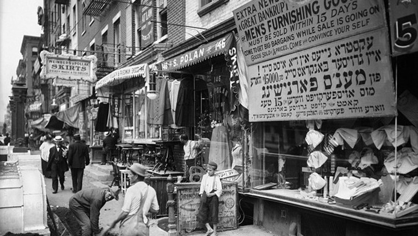 בחנות מימין: מכירת חיסול בשל פשיטת רגל