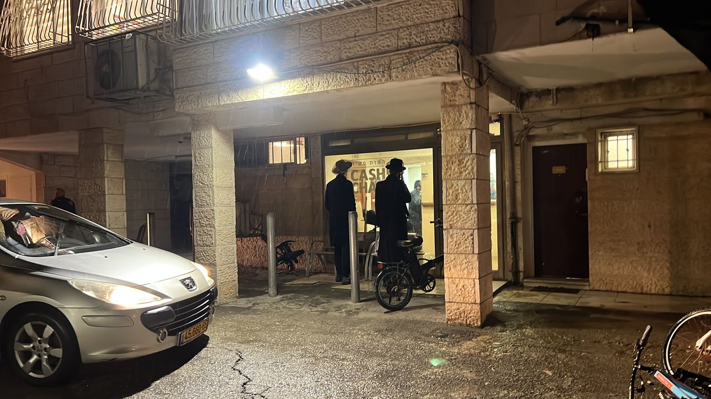 כוחות משטרה בזירת השוד