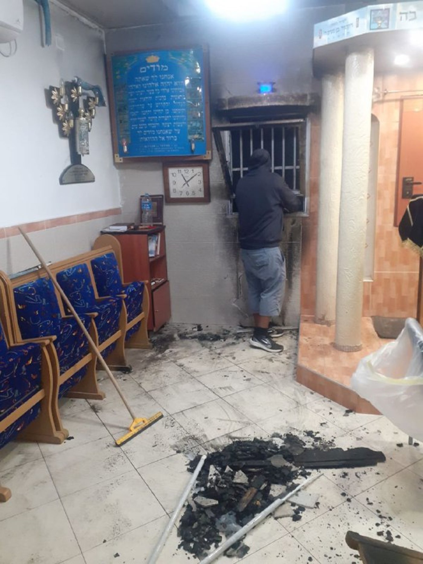 נעצר חשוד בניסיון להצית בית כנסת ברמלה