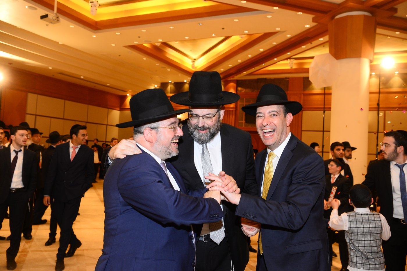 רבה של אוסם הרב רפי מנת חיתן את בנו