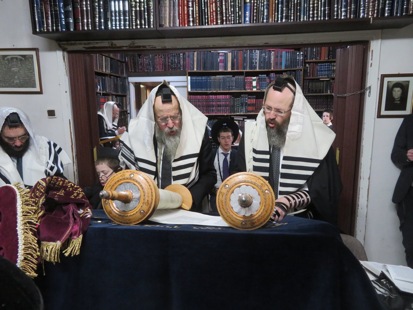 תיעוד: פורים במחיצת רה"י הגאון רבי ברוך דב פוברסקי
