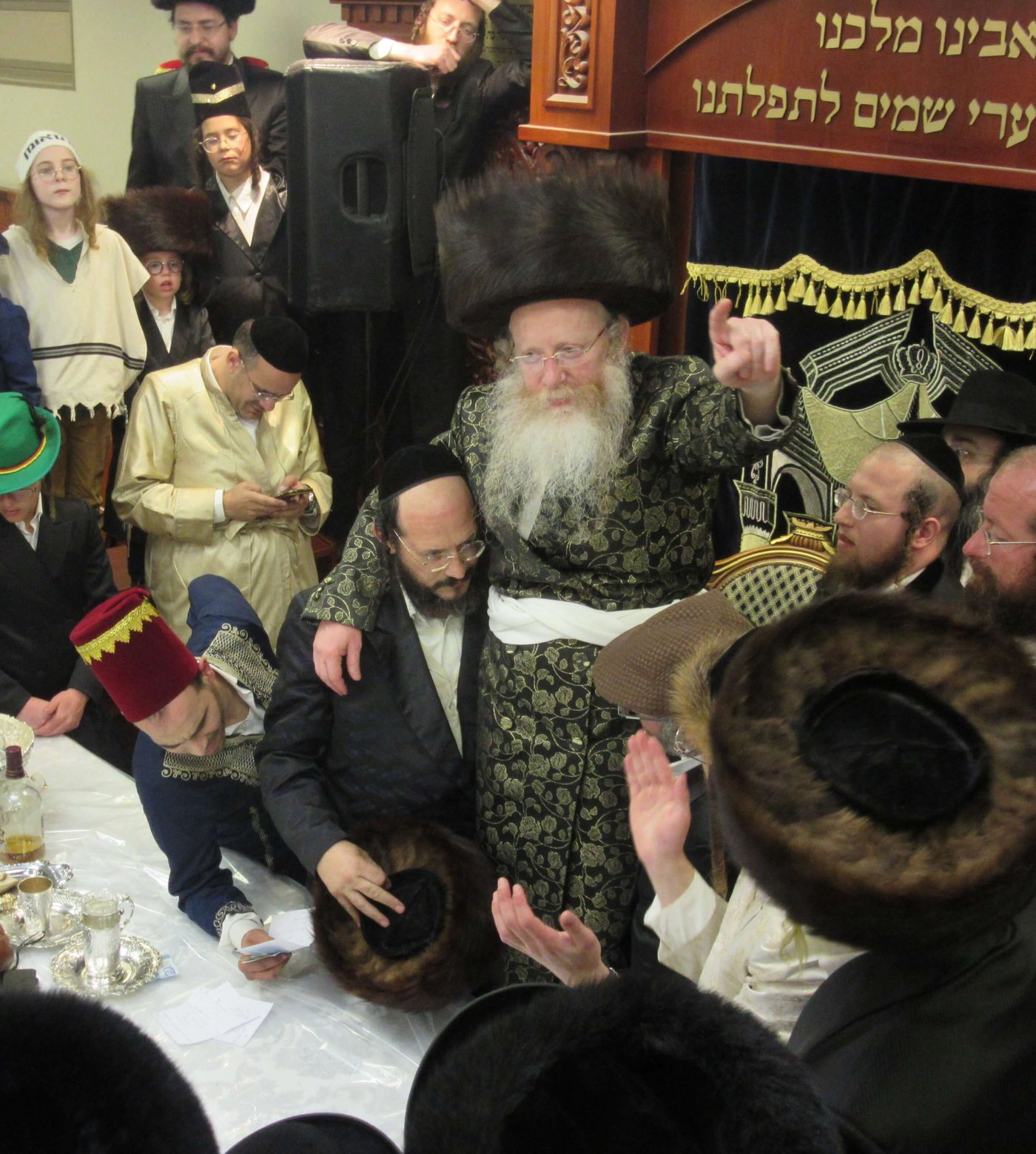 האדמו"ר רקד על השולחן; פורים בקרעטשניף קרית גת