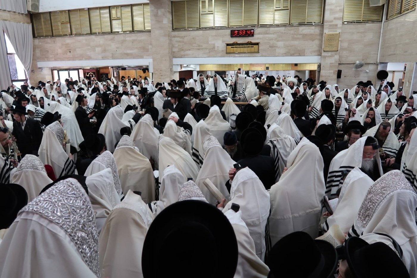מראות חג הפורים בחסידות סערט ויז'ניץ