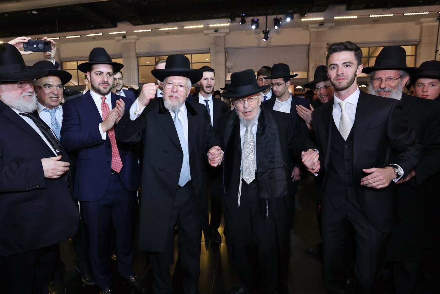 הגר"ד ביטון חיתן את בתו • צפו בתיעוד