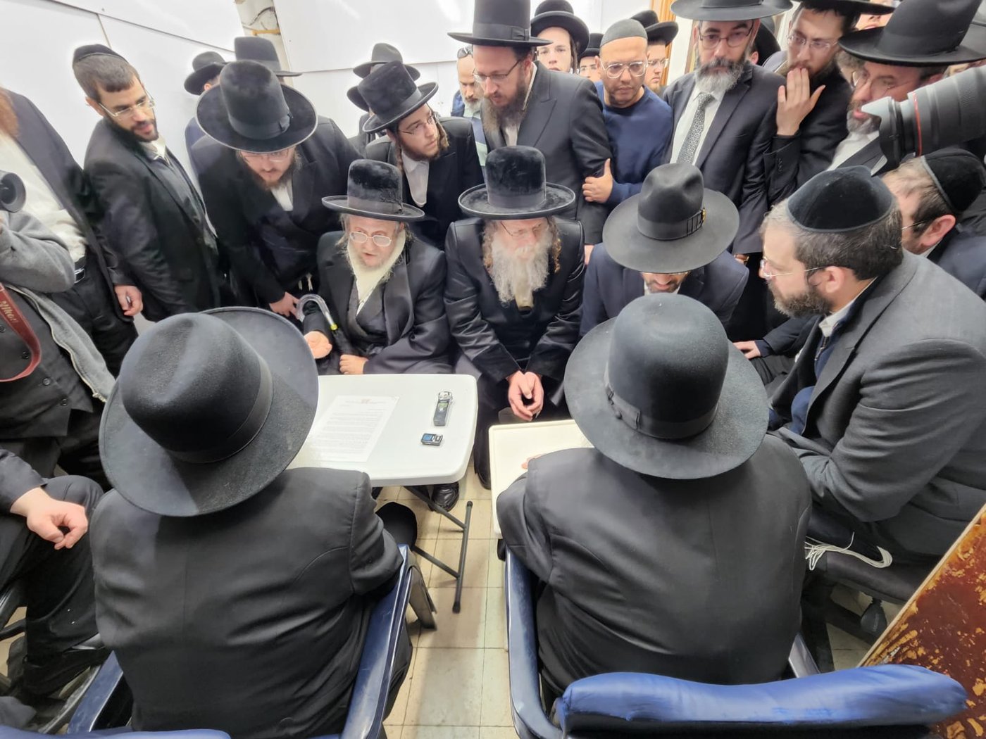 היום החמישי • תיעוד הניחום בבית מרן הגר"ח זצוק"ל