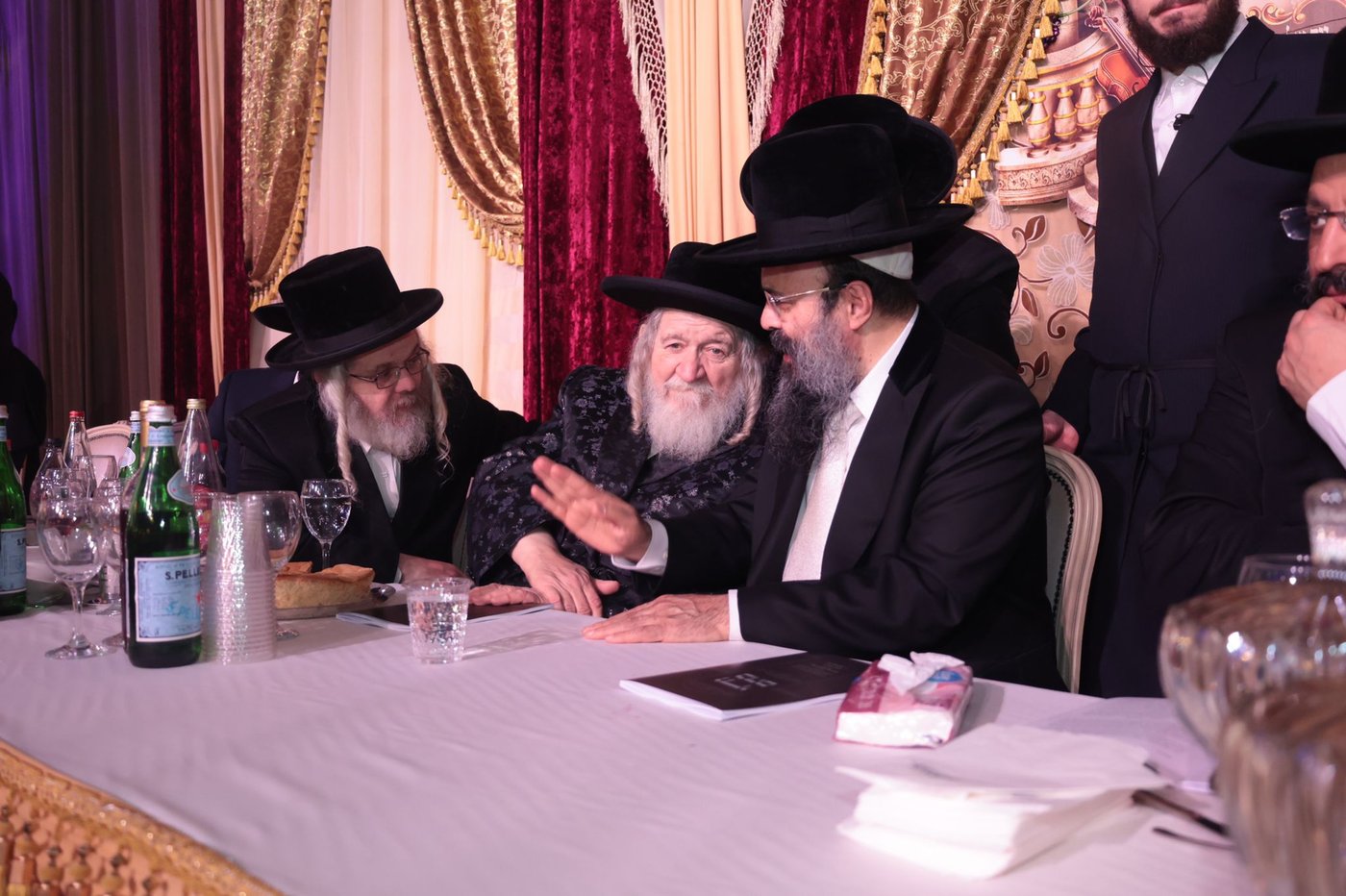 הרנטגן השיא את בנו; המונים השתתפו • צפו