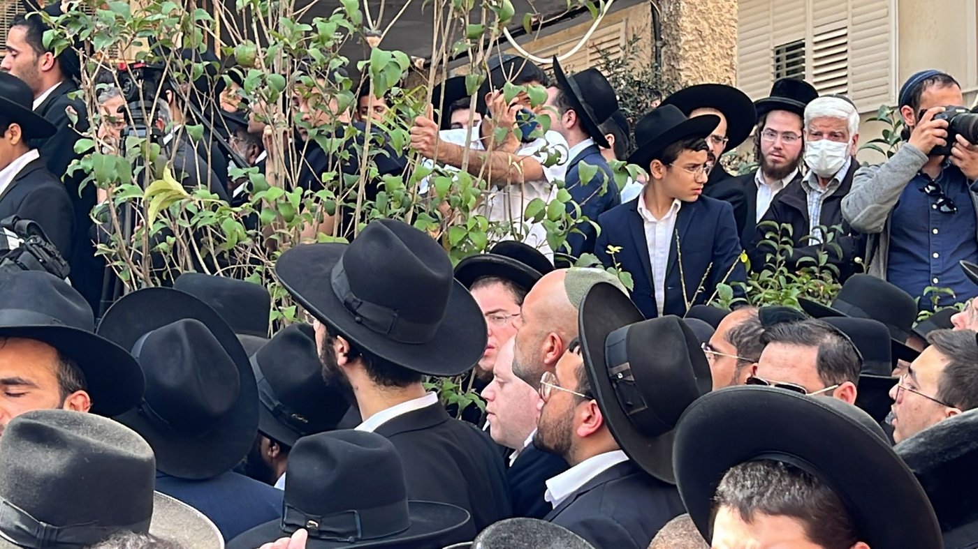משפחה ורבנים הספידו את יעקב שלום הי"ד: 'שותתים דם'