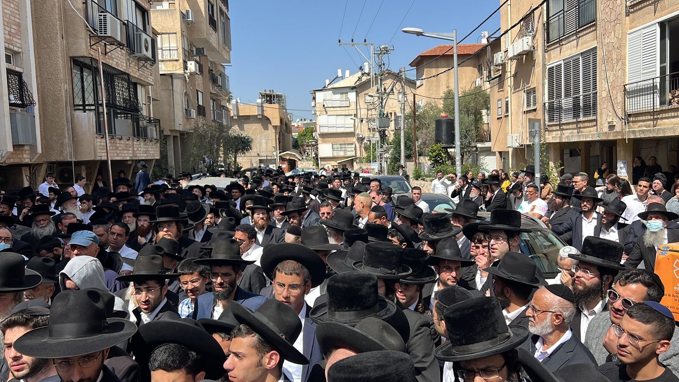 משפחה ורבנים הספידו את יעקב שלום הי"ד: 'שותתים דם'