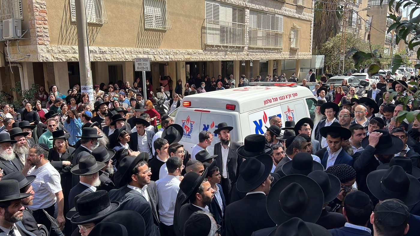 משפחה ורבנים הספידו את יעקב שלום הי"ד: 'שותתים דם'