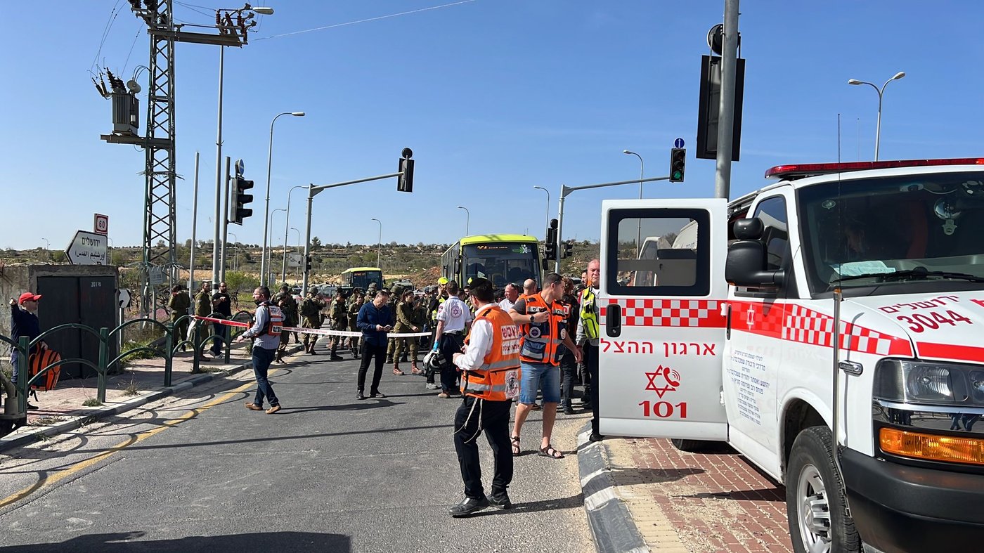 פיגוע באוטובוס: מחבל דקר יהודי עם מברג ונוטרל ע"י נוסע