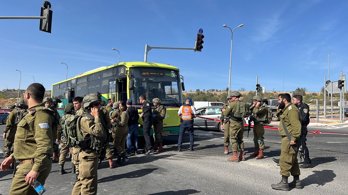 פיגוע באוטובוס: מחבל דקר יהודי עם מברג ונוטרל ע"י נוסע